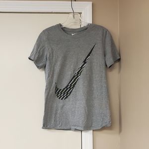 Nike tshirt athletic cut